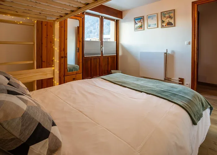 Les Trois Balcons - Year *