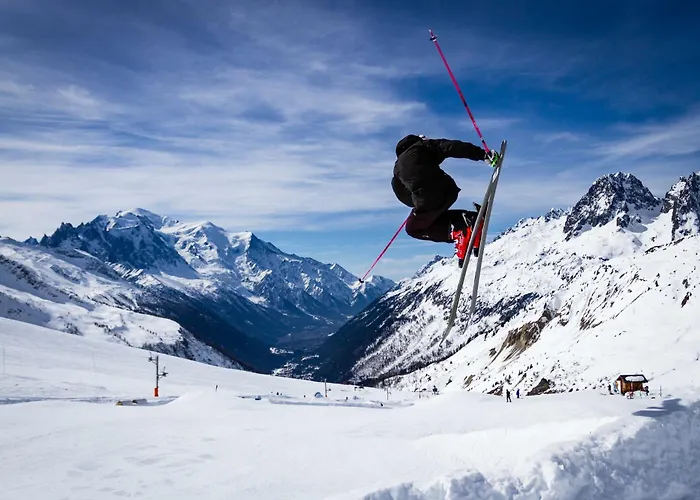 Les Trois Balcons - Year