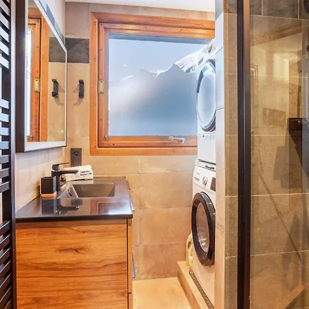 Les Trois Balcons - Year