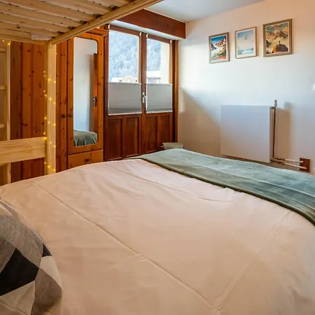 Les Trois Balcons - Year *