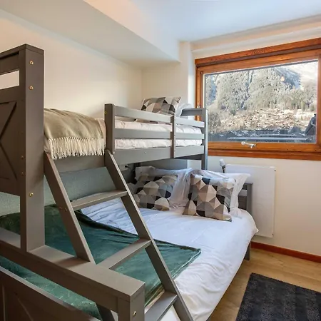 Les Trois Balcons - Year