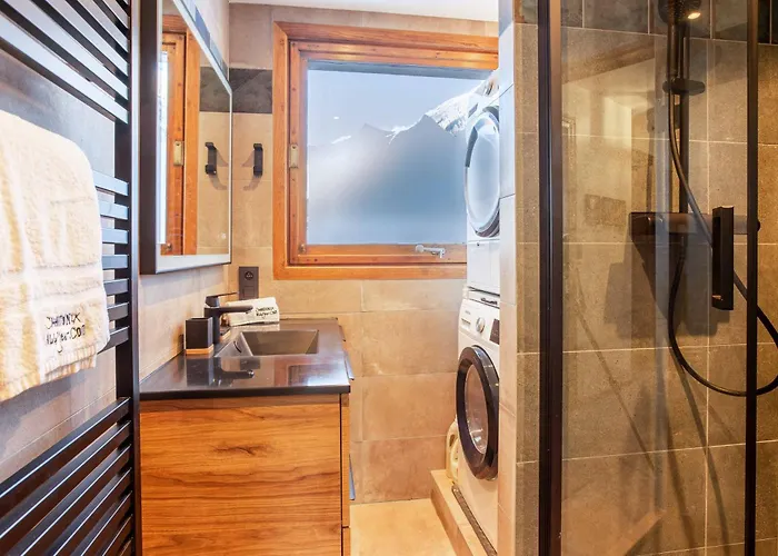 Les Trois Balcons - Year